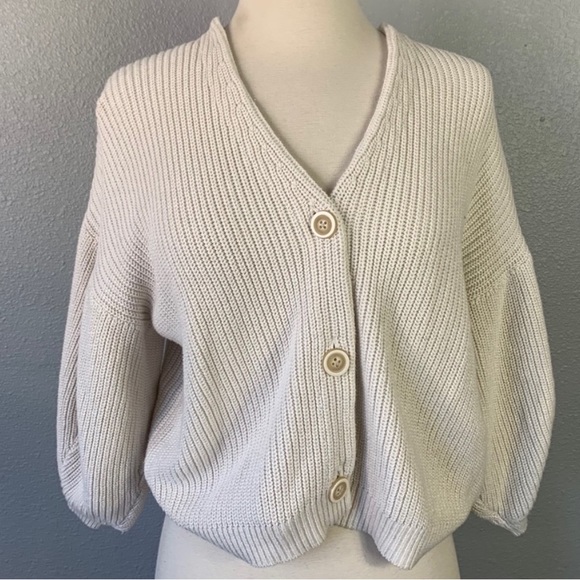 Cabi Bishop Cropped Balloon Sleeve Cardigan in Off White - Picture 3 of 5
